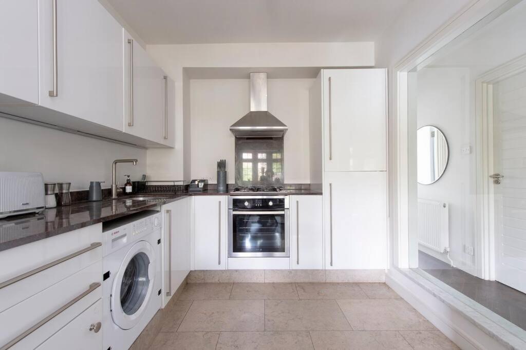 2 Bedroom Modern Urban Sanctuary 1Cc - Cherrydeal London Kültér fotó