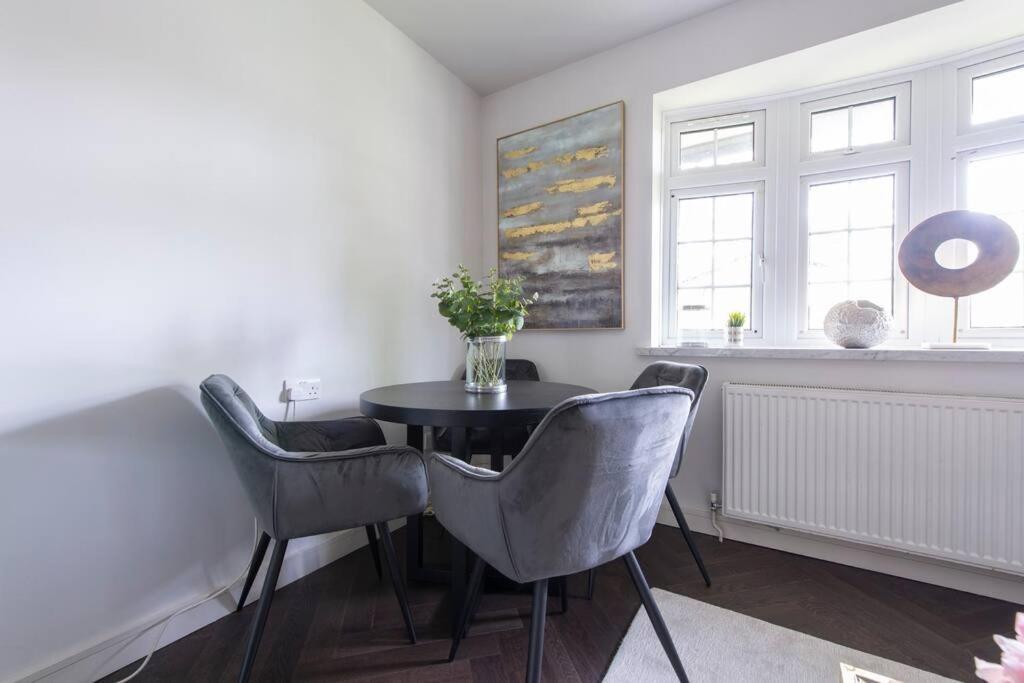 2 Bedroom Modern Urban Sanctuary 1Cc - Cherrydeal London Kültér fotó