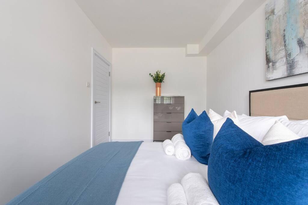 2 Bedroom Modern Urban Sanctuary 1Cc - Cherrydeal London Kültér fotó