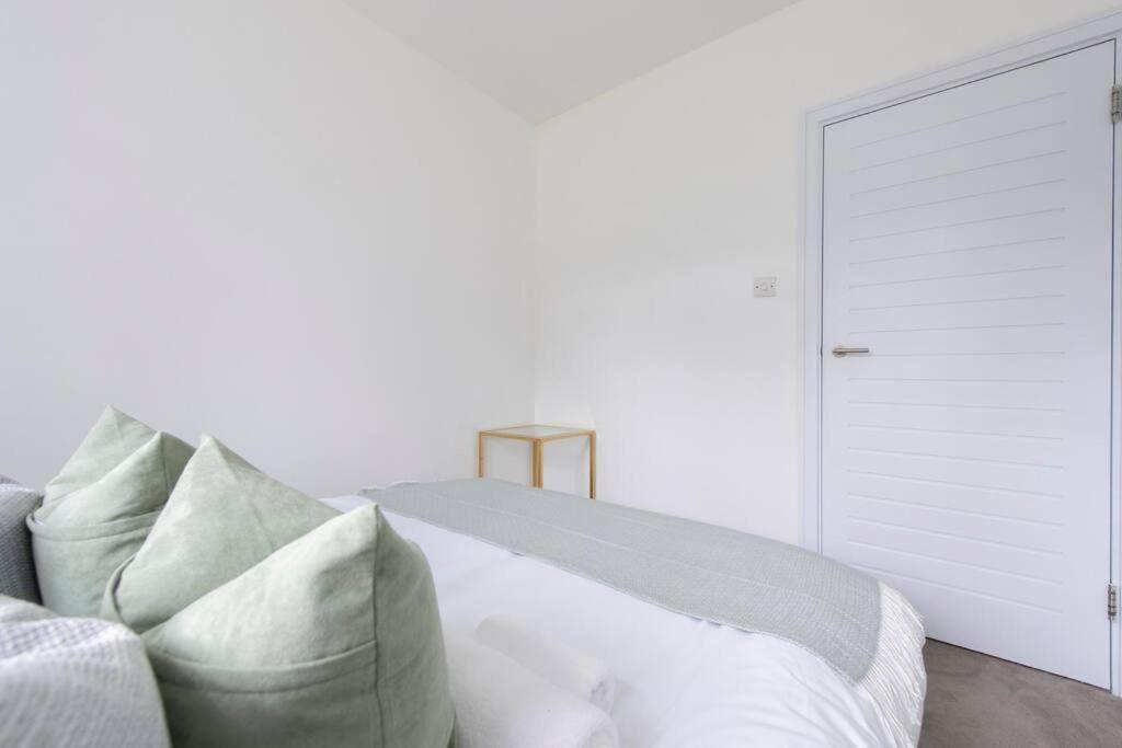 2 Bedroom Modern Urban Sanctuary 1Cc - Cherrydeal London Kültér fotó