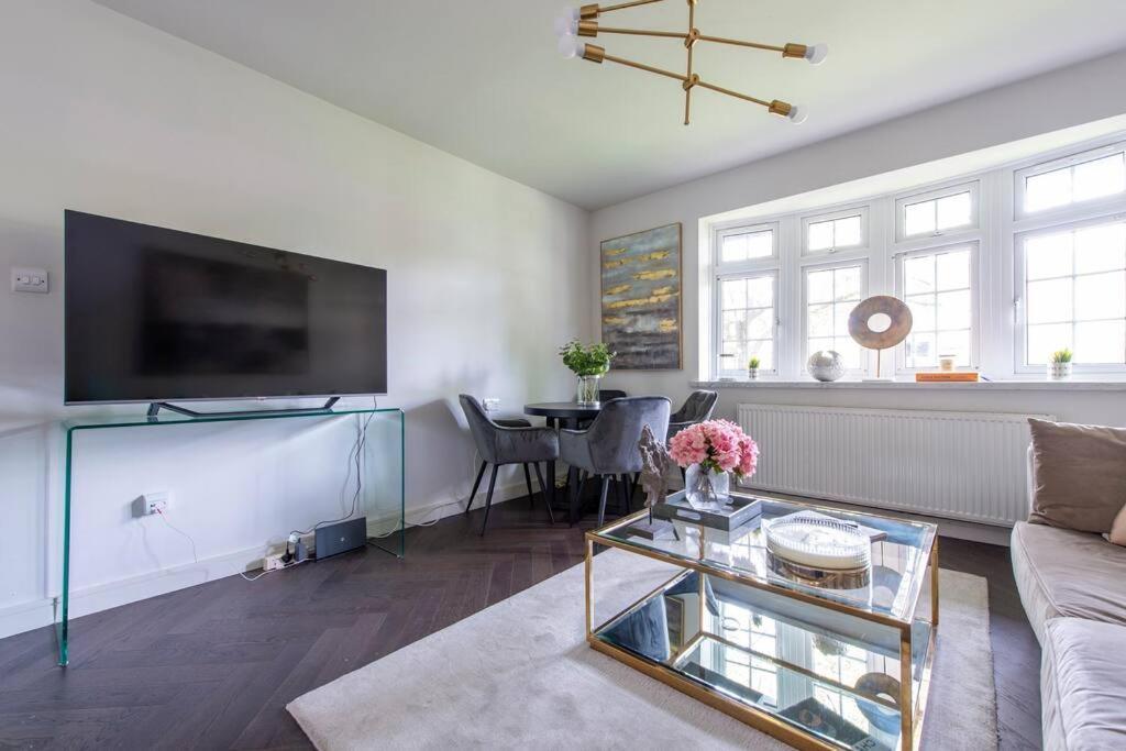 2 Bedroom Modern Urban Sanctuary 1Cc - Cherrydeal London Kültér fotó