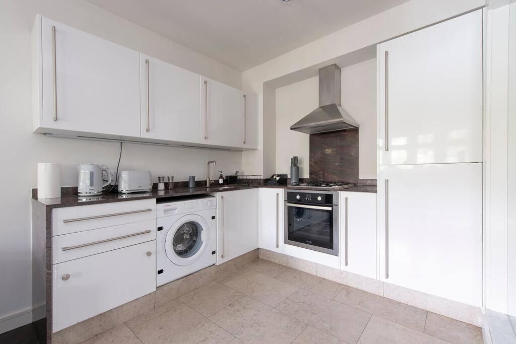 2 Bedroom Modern Urban Sanctuary 1Cc - Cherrydeal London Kültér fotó