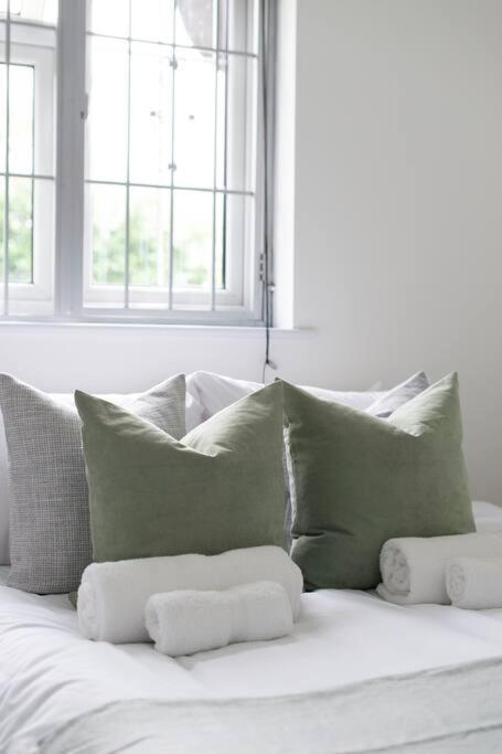 2 Bedroom Modern Urban Sanctuary 1Cc - Cherrydeal London Kültér fotó
